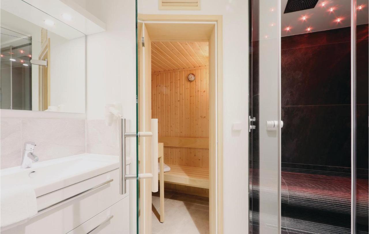 2 Bedroom Awesome Apartment In Luebeck Travemuende Bagian luar foto